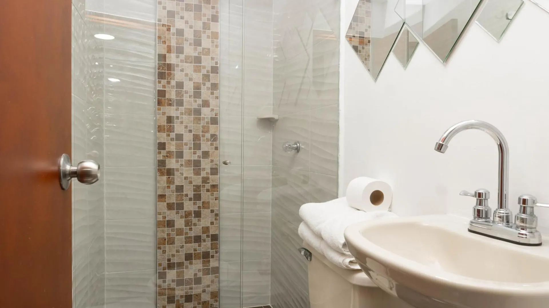 **  Hotel Palo Alto Laureles Medellín Colombia