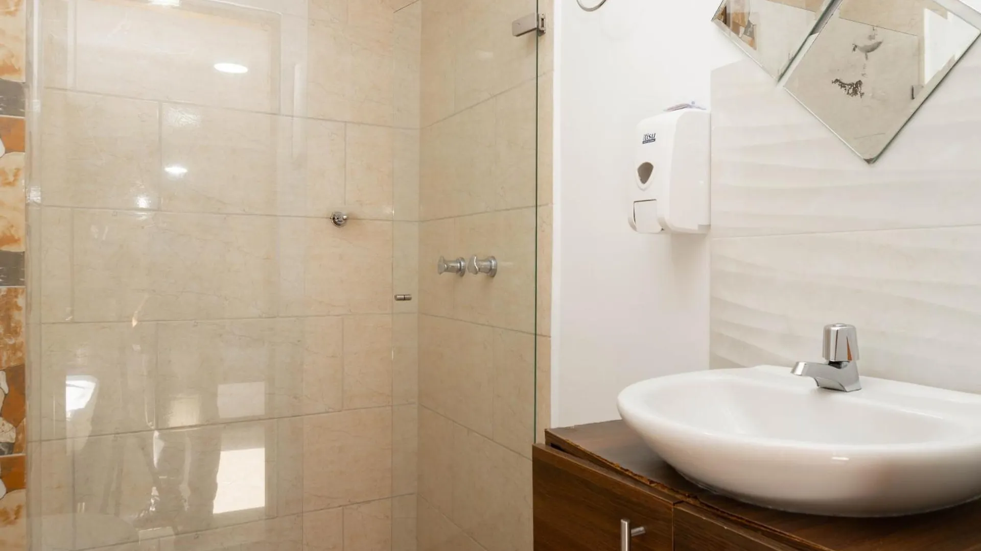 Hotel Palo Alto Laureles Medellín Colombia