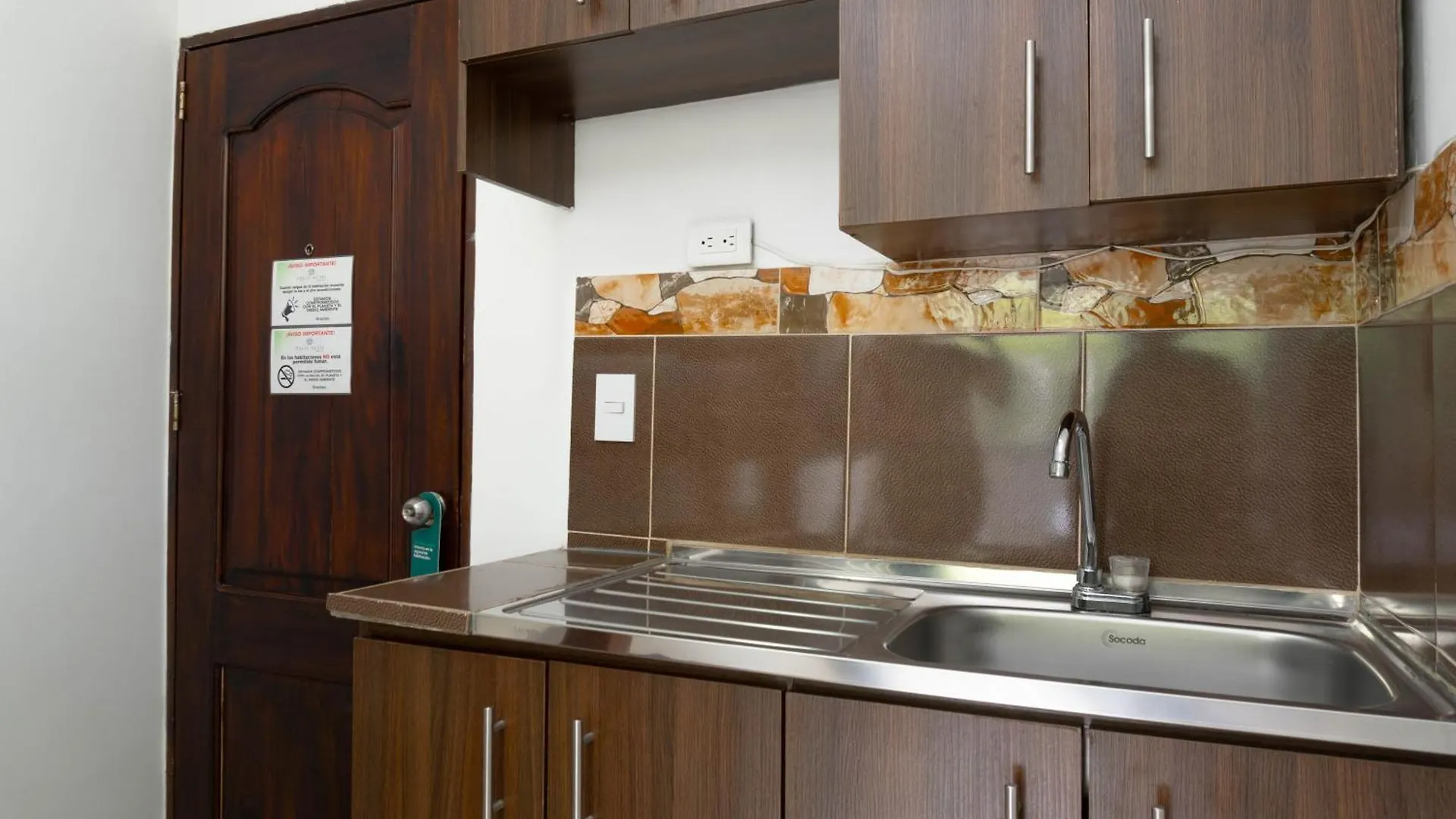 Hotel Palo Alto Laureles Медельин